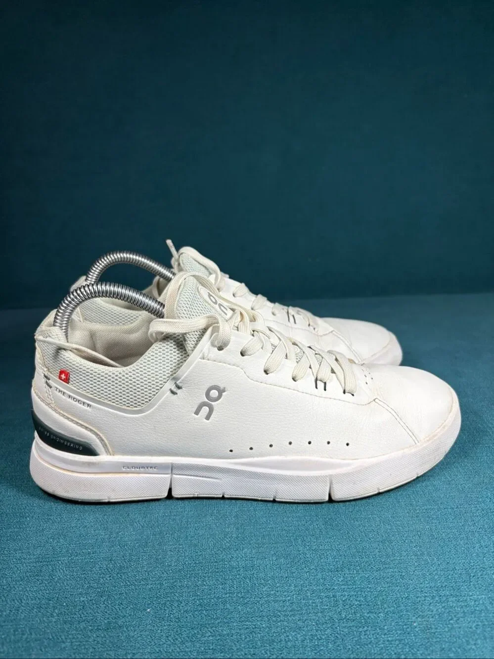 On Cloud THE ROGER Advantage All White Women's Size 9 Tennis Sneakers Shoes